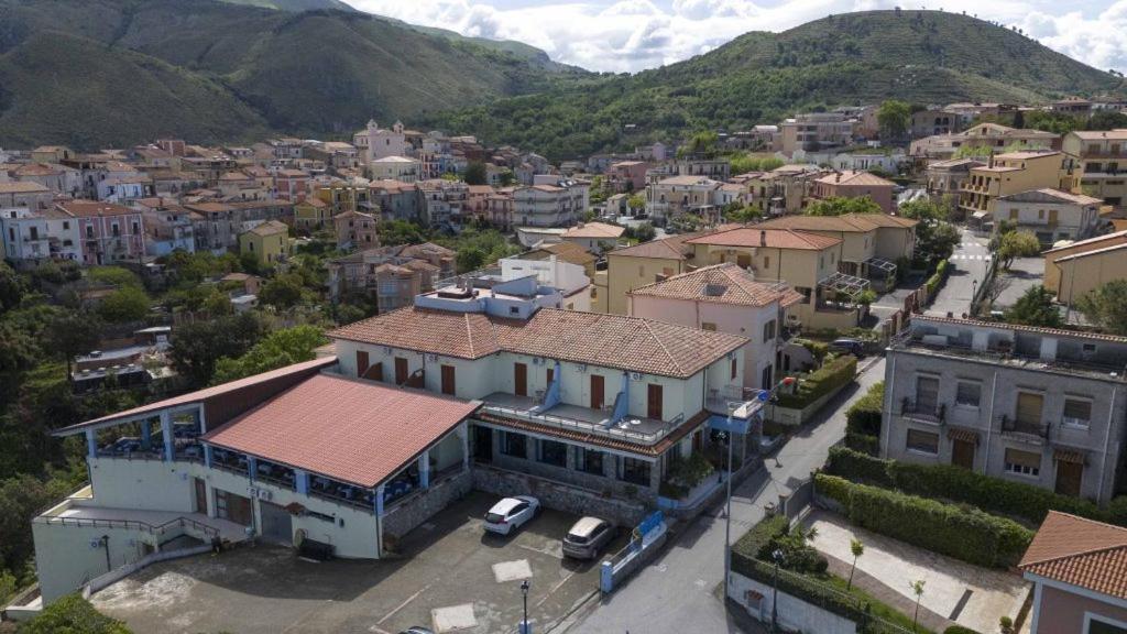 Hotel Villa Principe Сан Никола Арчела Екстериор снимка